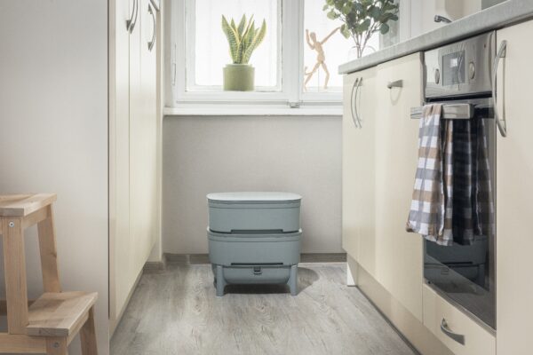 Wurmbox grau in einer Küche Wurmbox grau in einer kleinen Küche