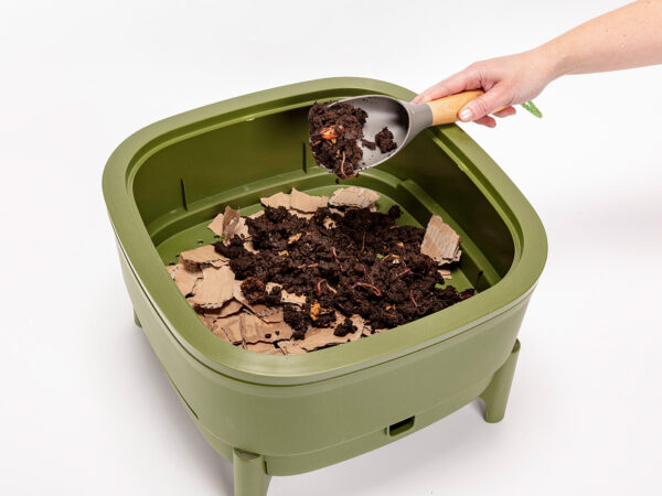 Wurmbox grün aus Recycling Kunststoff Wurmbox grün aus Recycling Kunststoff mit Wurmhumus